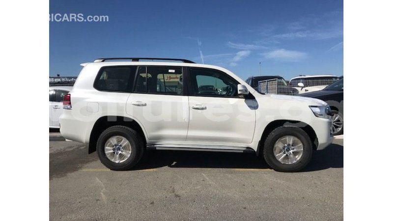 Big with watermark toyota land cruiser estuaire import dubai 5974