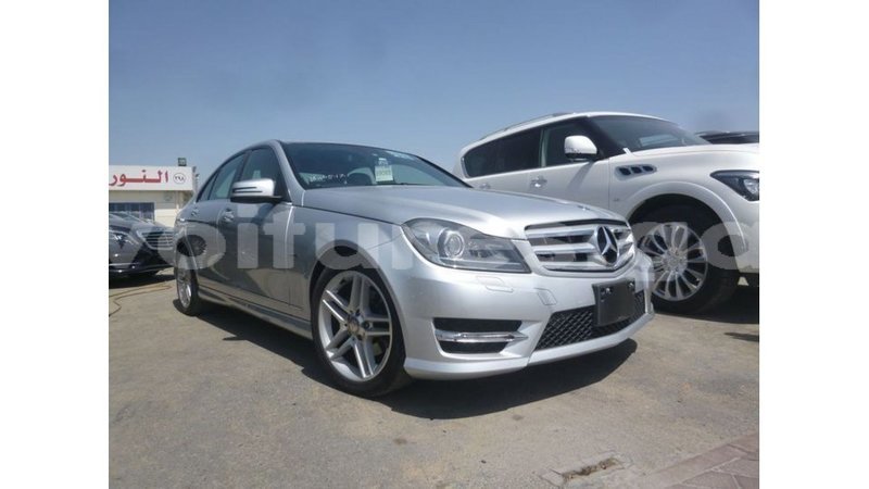 Big with watermark mercedes benz 200 estuaire import dubai 5975