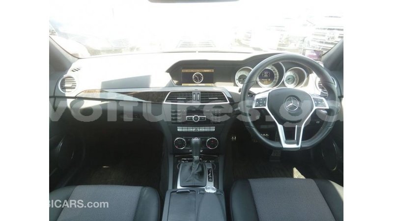 Big with watermark mercedes benz 200 estuaire import dubai 5975