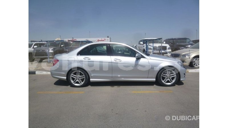 Big with watermark mercedes benz 200 estuaire import dubai 5975