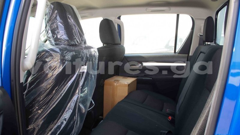 Big with watermark toyota hilux estuaire import dubai 5977