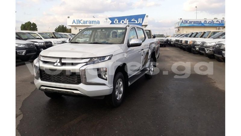 Big with watermark mitsubishi l200 estuaire import dubai 5979