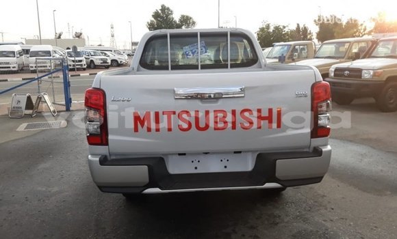 Acheter Import Voiture Mitsubishi L200 Blanc à Import - Dubai, Estuaire Acheter Import Voiture Mitsubishi L200 Blanc à Import - Dubai, Estuaire