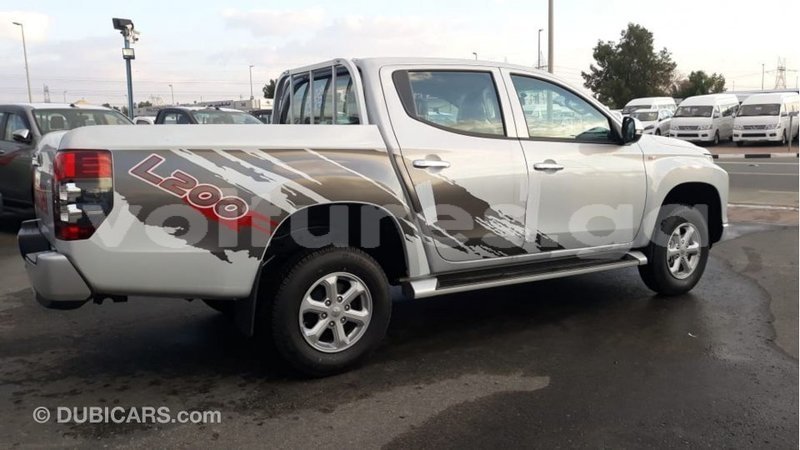 Big with watermark mitsubishi l200 estuaire import dubai 5979