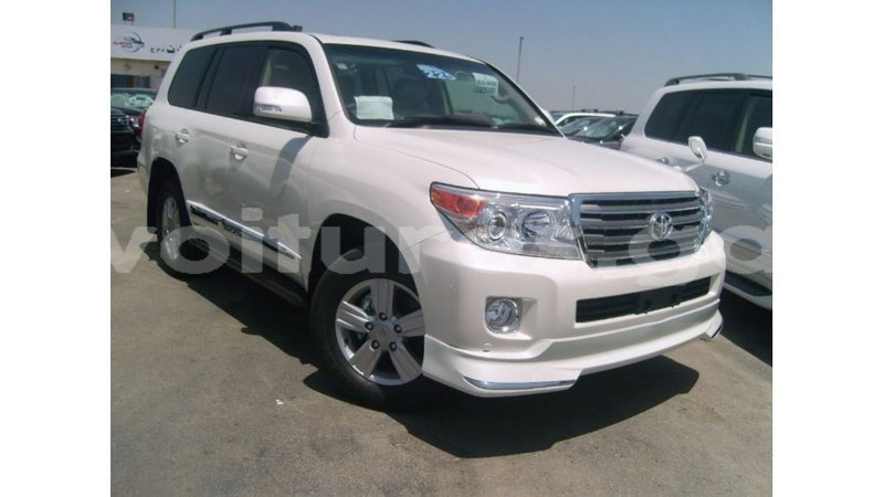 Big with watermark toyota land cruiser estuaire import dubai 5981