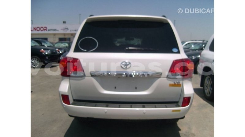 Big with watermark toyota land cruiser estuaire import dubai 5981