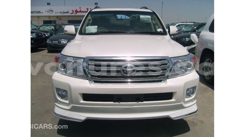 Big with watermark toyota land cruiser estuaire import dubai 5981