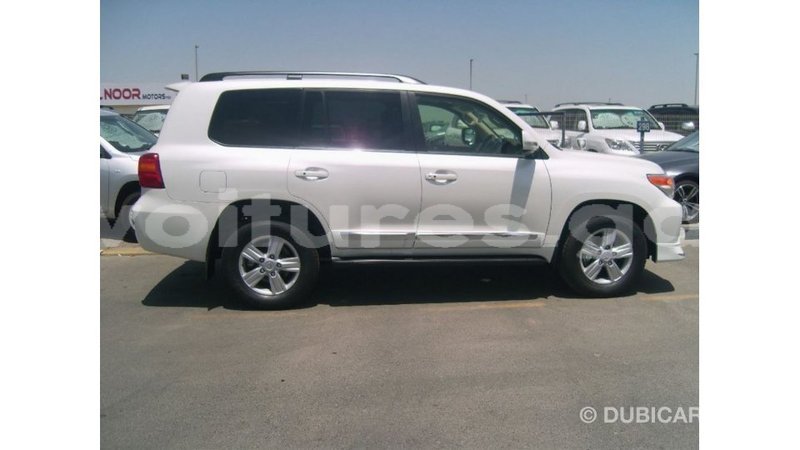 Big with watermark toyota land cruiser estuaire import dubai 5981