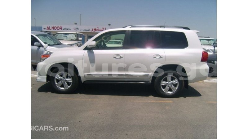 Big with watermark toyota land cruiser estuaire import dubai 5981