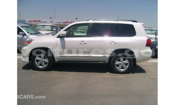 Acheter Import Voiture Toyota Land Cruiser Blanc à Import - Dubai, Estuaire Acheter Import Voiture Toyota Land Cruiser Blanc à Import - Dubai, Estuaire