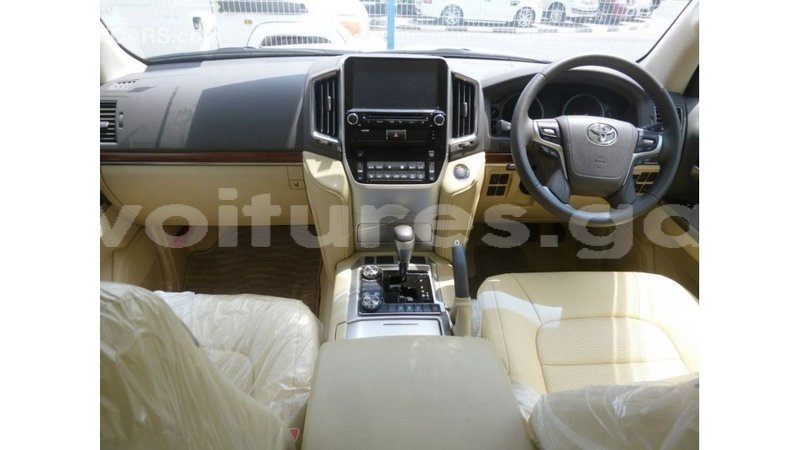 Big with watermark toyota land cruiser estuaire import dubai 5982