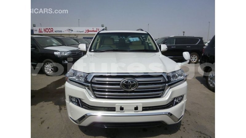 Big with watermark toyota land cruiser estuaire import dubai 5982