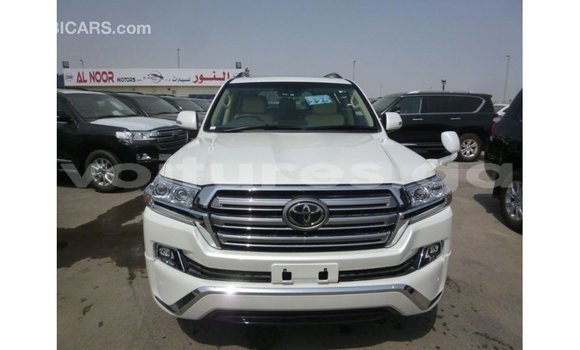 Sayi Imported Toyota Land Cruiser White Mota in Import - Dubai a estuary Sayi Imported Toyota Land Cruiser White Mota in Import - Dubai a estuary