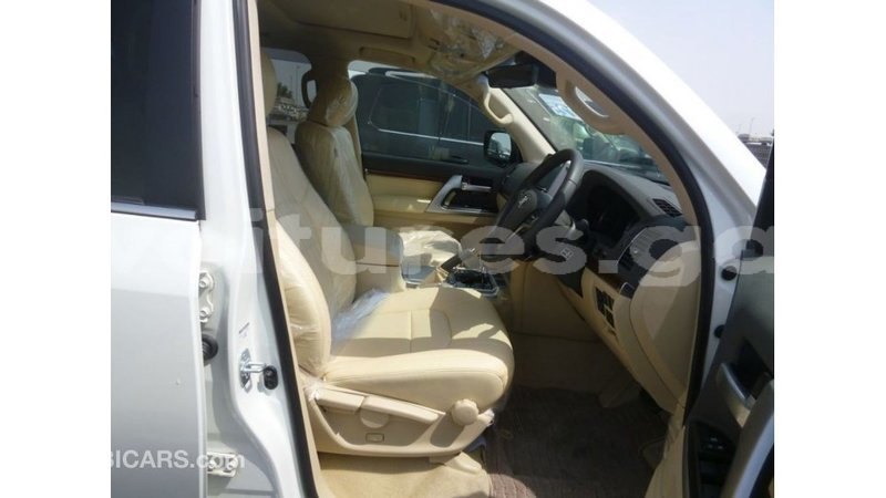 Big with watermark toyota land cruiser estuaire import dubai 5982