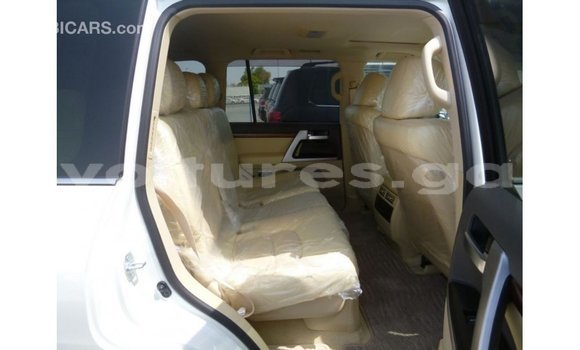 Sayi Imported Toyota Land Cruiser White Mota in Import - Dubai a estuary Sayi Imported Toyota Land Cruiser White Mota in Import - Dubai a estuary