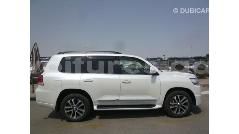 Big with watermark toyota land cruiser estuaire import dubai 5982