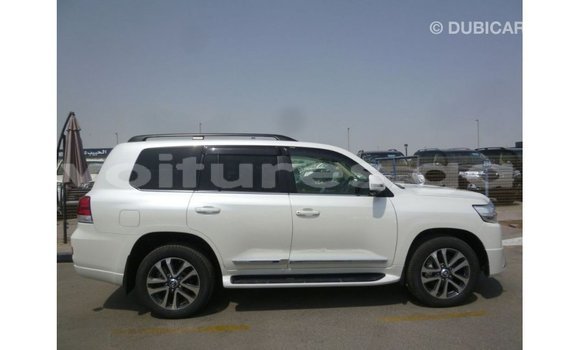 Sayi Imported Toyota Land Cruiser White Mota in Import - Dubai a estuary Sayi Imported Toyota Land Cruiser White Mota in Import - Dubai a estuary