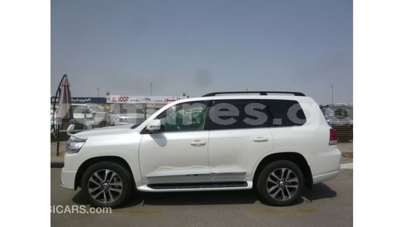 Big with watermark toyota land cruiser estuaire import dubai 5982