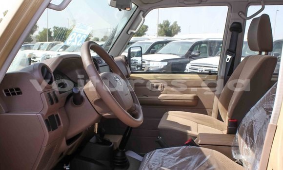 Acheter Import Voiture Toyota Land Cruiser Beige à Import - Dubai, Estuaire Acheter Import Voiture Toyota Land Cruiser Beige à Import - Dubai, Estuaire
