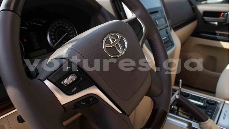 Big with watermark toyota land cruiser estuaire import dubai 5984