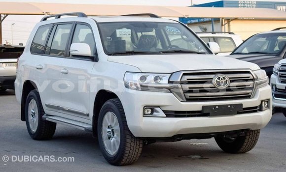 Acheter Import Voiture Toyota Land Cruiser Blanc à Import - Dubai, Estuaire Acheter Import Voiture Toyota Land Cruiser Blanc à Import - Dubai, Estuaire