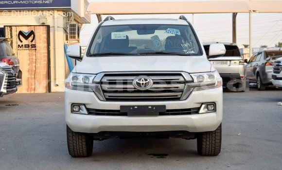 Acheter Import Voiture Toyota Land Cruiser Blanc à Import - Dubai, Estuaire Acheter Import Voiture Toyota Land Cruiser Blanc à Import - Dubai, Estuaire