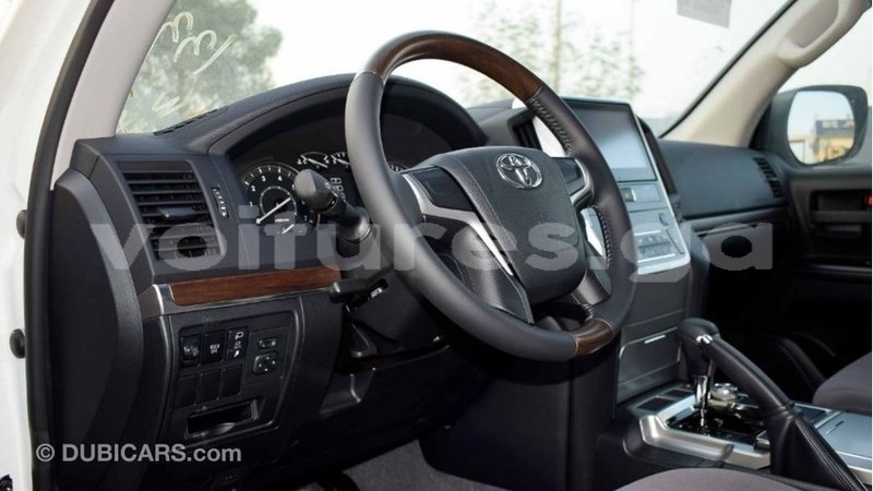 Big with watermark toyota land cruiser estuaire import dubai 5985