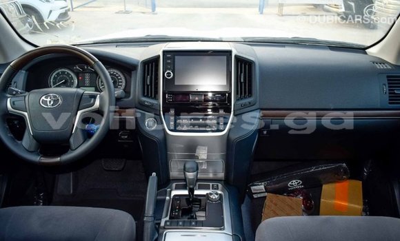 Acheter Import Voiture Toyota Land Cruiser Blanc à Import - Dubai, Estuaire Acheter Import Voiture Toyota Land Cruiser Blanc à Import - Dubai, Estuaire