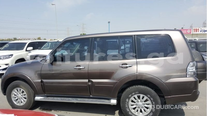 Big with watermark mitsubishi pajero estuaire import dubai 5989