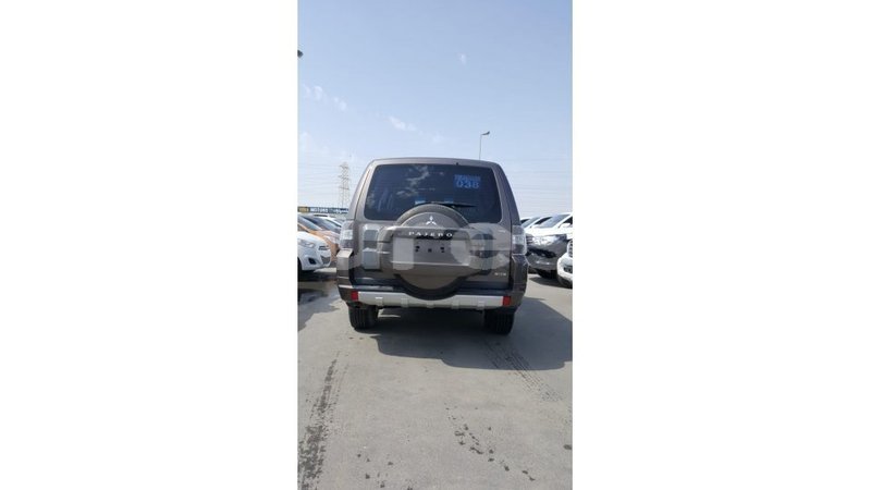 Big with watermark mitsubishi pajero estuaire import dubai 5989