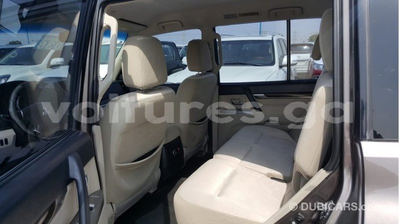 Big with watermark mitsubishi pajero estuaire import dubai 5989