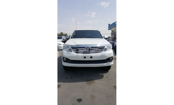 Acheter Import Voiture Toyota Fortuner Blanc à Import - Dubai, Estuaire Acheter Import Voiture Toyota Fortuner Blanc à Import - Dubai, Estuaire