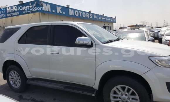 Acheter Import Voiture Toyota Fortuner Blanc à Import - Dubai, Estuaire Acheter Import Voiture Toyota Fortuner Blanc à Import - Dubai, Estuaire