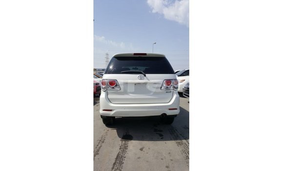 Acheter Import Voiture Toyota Fortuner Blanc à Import - Dubai, Estuaire Acheter Import Voiture Toyota Fortuner Blanc à Import - Dubai, Estuaire