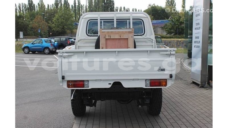 Big with watermark toyota land cruiser estuary import dubai 5992