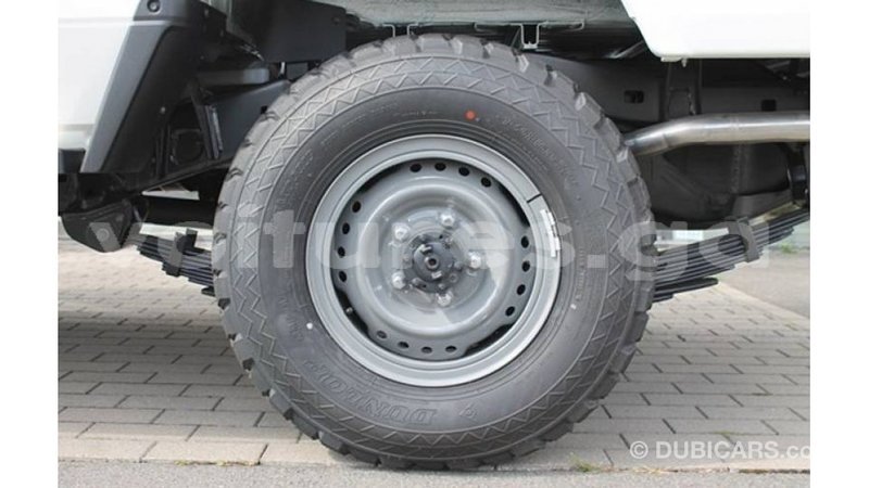 Big with watermark toyota land cruiser estuary import dubai 5992