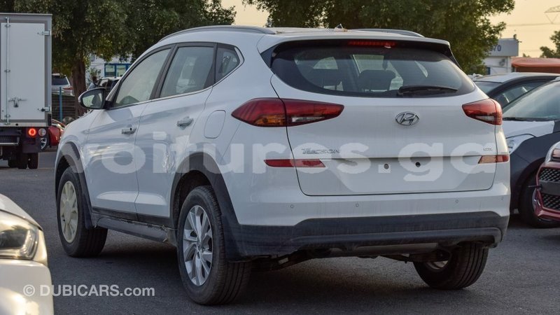 Big with watermark hyundai tucson estuaire import dubai 6001