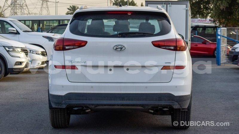 Big with watermark hyundai tucson estuaire import dubai 6001