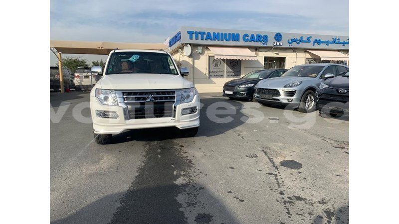 Big with watermark mitsubishi pajero estuaire import dubai 6007