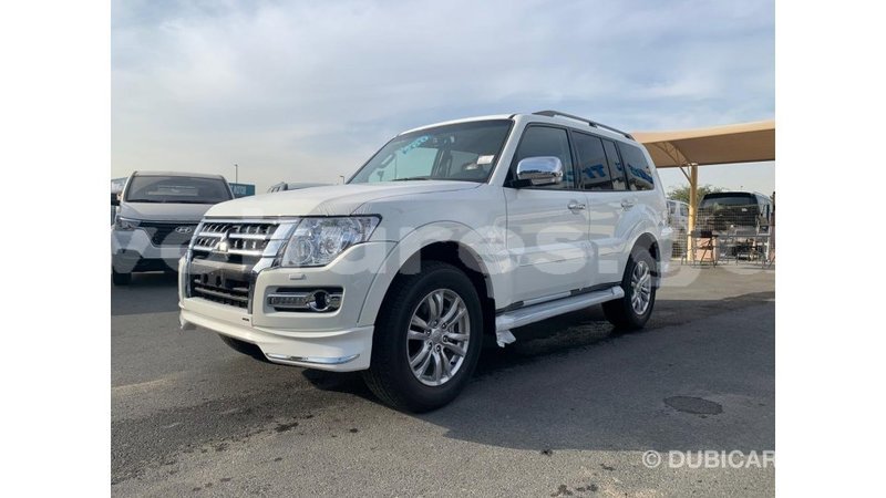 Big with watermark mitsubishi pajero estuaire import dubai 6007