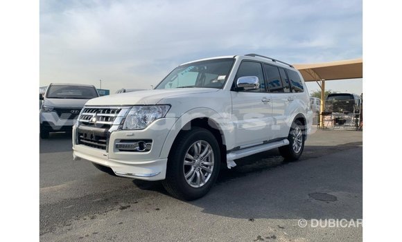 Acheter Import Voiture Mitsubishi Pajero Blanc à Import - Dubai, Estuaire Acheter Import Voiture Mitsubishi Pajero Blanc à Import - Dubai, Estuaire