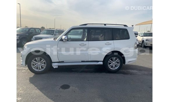 Acheter Import Voiture Mitsubishi Pajero Blanc à Import - Dubai, Estuaire Acheter Import Voiture Mitsubishi Pajero Blanc à Import - Dubai, Estuaire