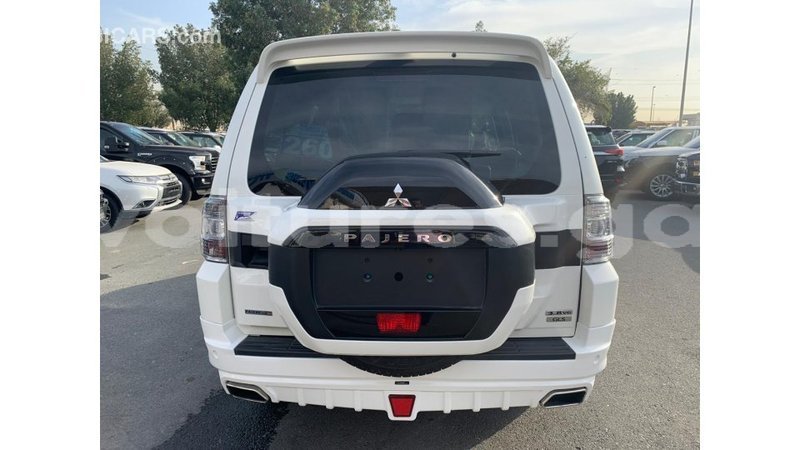 Big with watermark mitsubishi pajero estuaire import dubai 6007