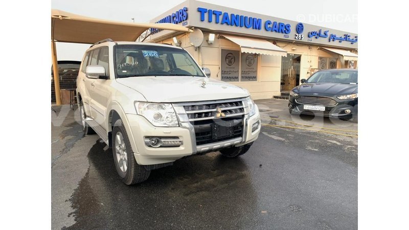 Big with watermark mitsubishi pajero estuaire import dubai 6008