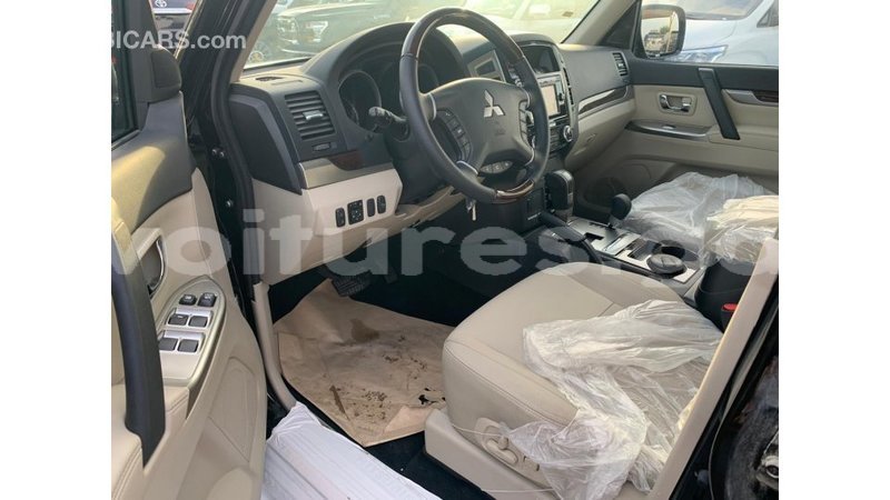 Big with watermark mitsubishi pajero estuaire import dubai 6008