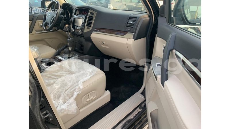 Big with watermark mitsubishi pajero estuaire import dubai 6008