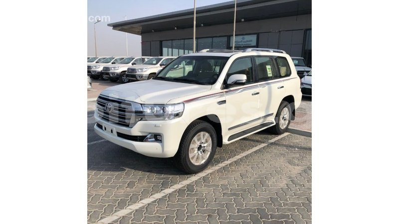 Big with watermark toyota land cruiser estuaire import dubai 6009