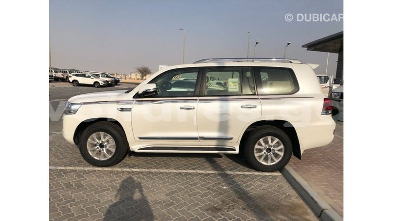 Big with watermark toyota land cruiser estuaire import dubai 6009