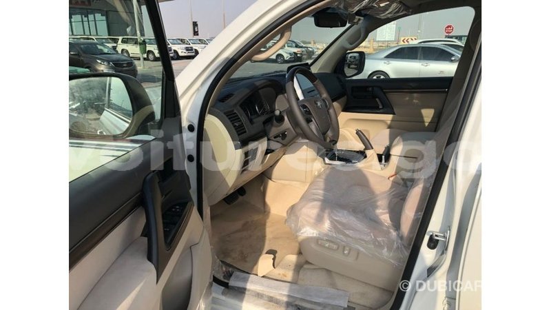 Big with watermark toyota land cruiser estuaire import dubai 6009