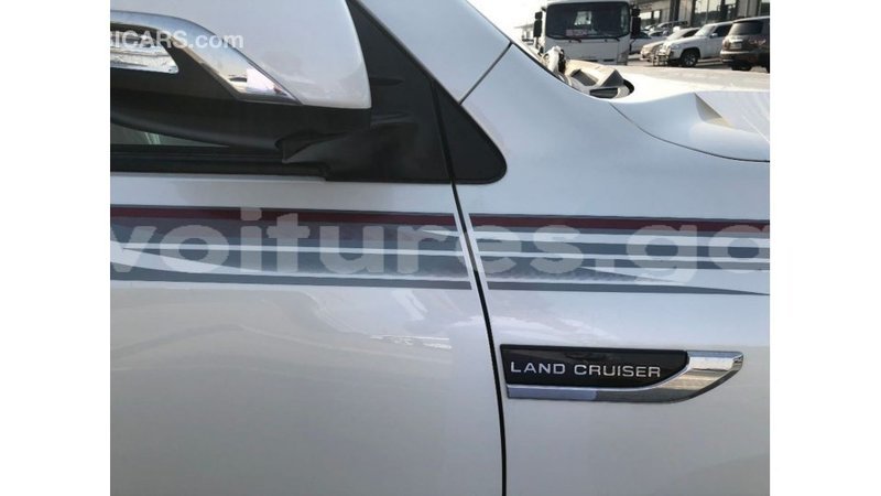 Big with watermark toyota land cruiser estuaire import dubai 6009